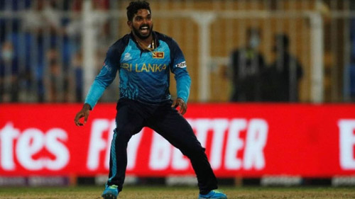 SL’s best spinner out from the squad श्रीलंका का बेहतरीन स्पिनर हुआ T20 मैच से बाहर