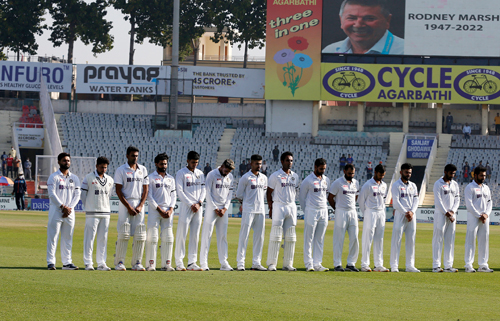 Big Loss For Australian Cricket मैच के दौरान दोनों टीमें काली पट्टी बांधकर खेलते नजर आए