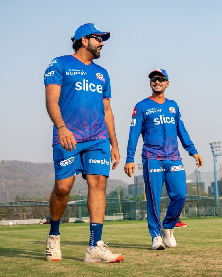 Mumbai Indians training session ट्रेनिंग मैच में पसीना बहाते दिखे मुबंई इंडियस के कप्तान रोहित शर्मा