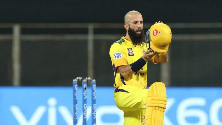 New trouble for CSK in IPL 2022 CSK के लिए आई एक और नई मुसीबत इस खिलाड़ी को नहीं मिल रहा वीजा