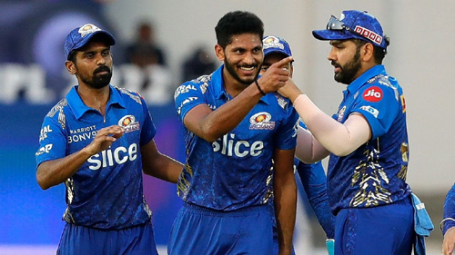 Mumbai Indians violated IPL rules मुबंई इंडियंस के कप्तान पर लगा 12 लाख का जुर्माना