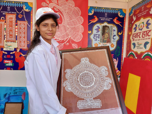 Women artisans in Hunar Haat : Women artisans across the country staged their talent before Chandigarh through Hunar Haat