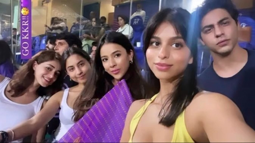 KKR winning match Suhana Khan happy कोलकाता नाइट राइर्डस बनाम पंजाब किंग्स के मैच में रसेल के खेल से ज्यादा सुहाना खान के चर्चे