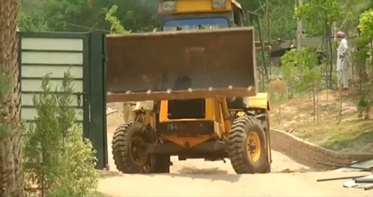 The Daily Guardian Impact : Illegal Farm houses over 30 Acre PLP land Bulldozed by Forest department