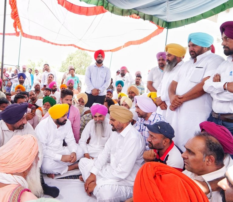 CM Bhagwant Mann Visited Moosewala’s Home, condoled parents amid heavy security