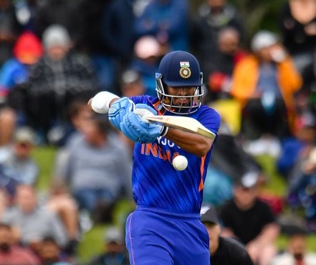 IND vs NZ 3rd ODI :भारत ने न्यूजीलैंड को दिया 220 रनों का लक्ष्य, न्यूजीलैंड के लिए एडम मिल्ने और डेरिल मिशेल ने लिए तीन-तीन विकेट