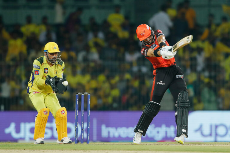 CSK vs SRH: सनराइजर्स हैदराबाद ने चेन्नई सुपर किंग्स के सामने रखा 135 रन का लक्ष्य, जडेजा ने झटके तीन विकेट