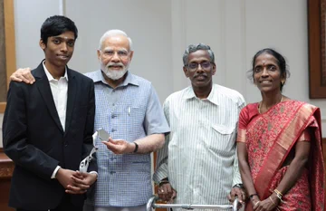 R. Praggnananda met PM Modi: आर. प्रग्गनानंदा ने पीएम मोदी से की मुलाकात, देखें तस्वीरें